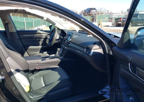 2021 Honda Accord Lx z USA, uszkodzony, nr VIN 1HGCV1F14MA026669